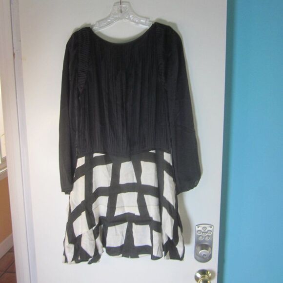 Chloe Womens Size XS Silk Dress Black White Pattern Long Sleeve Asymmetrical Hem - Picture 3 of 12